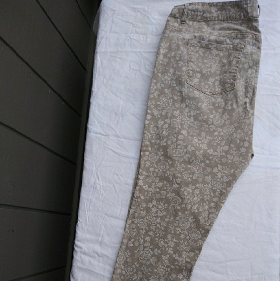 Jeans - Picture 1 of 2
